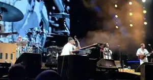 Jon Batiste (Sérgio Martins)