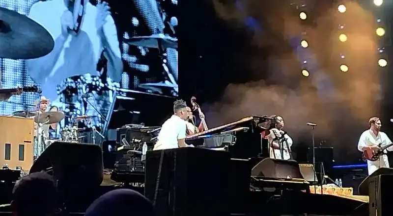 Jon Batiste (Sérgio Martins)