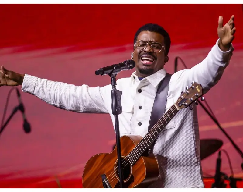 Delino Marçal começa nova fase com single 'Eu Não Sabia'
