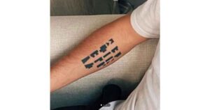 Carpe Noctem tatuagem de vocalista do Twenty One Pilots (Reprodução)