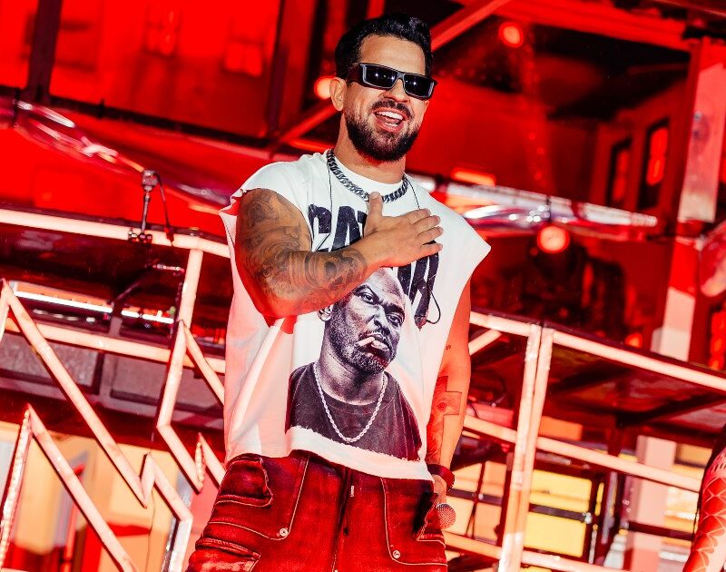 ‘A gente vai negociando’, conta Dennis sobre equilíbrio entre família e carreira