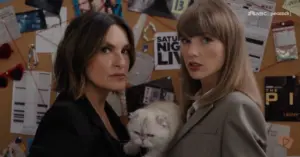Taylor Swift e Mariska Hargitay em esquete para o Emmy 2026 (reprodução X @NBC)