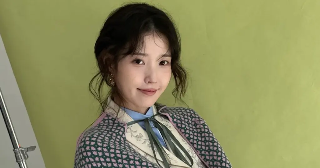 IU