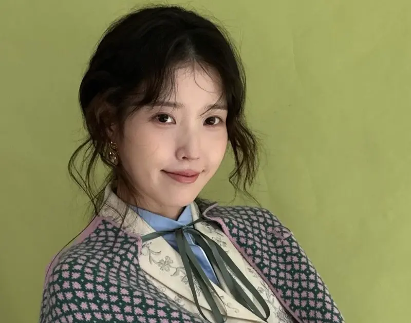 IU