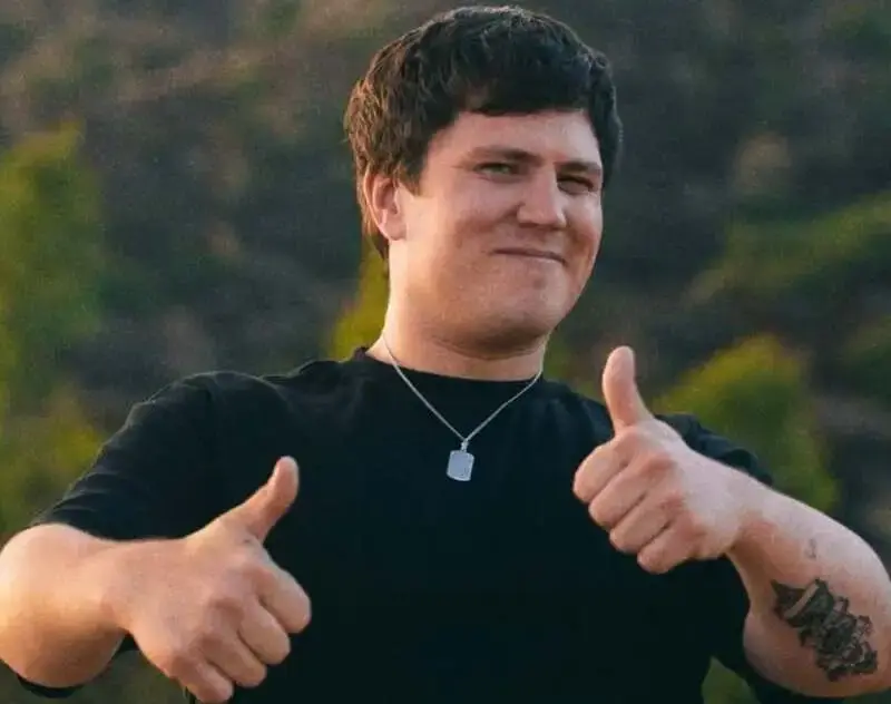Aaron Rowe defende Ed Sheeran após saída de Macklemore da turnê (Instagram)