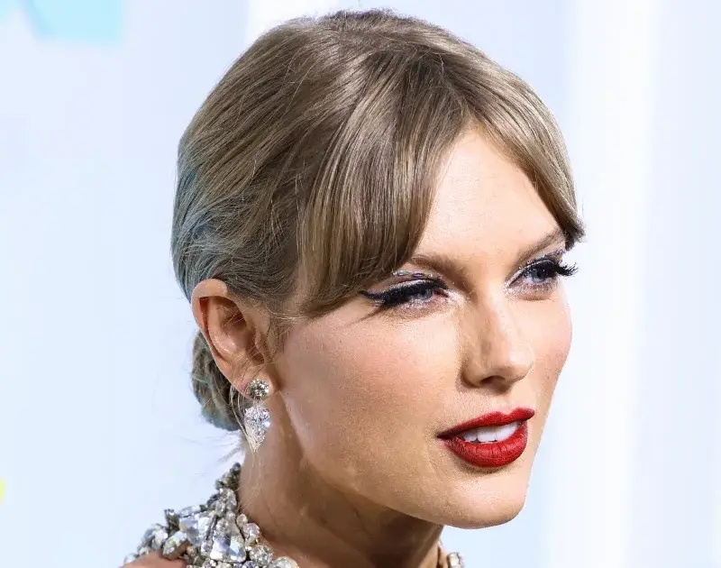 Taylor Swift (Grosby)