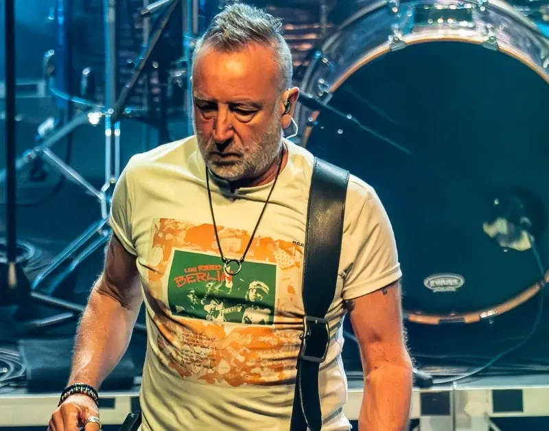 Peter Hook (Jason Mooney)