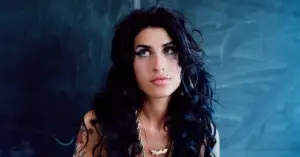 Amy Winehouse (Reprodução Facebook @amywinehouse)