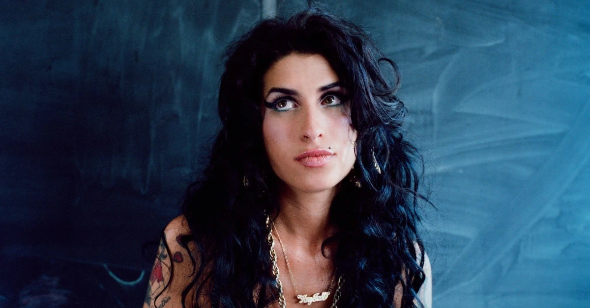 Amy Winehouse (Reprodução Facebook @amywinehouse)