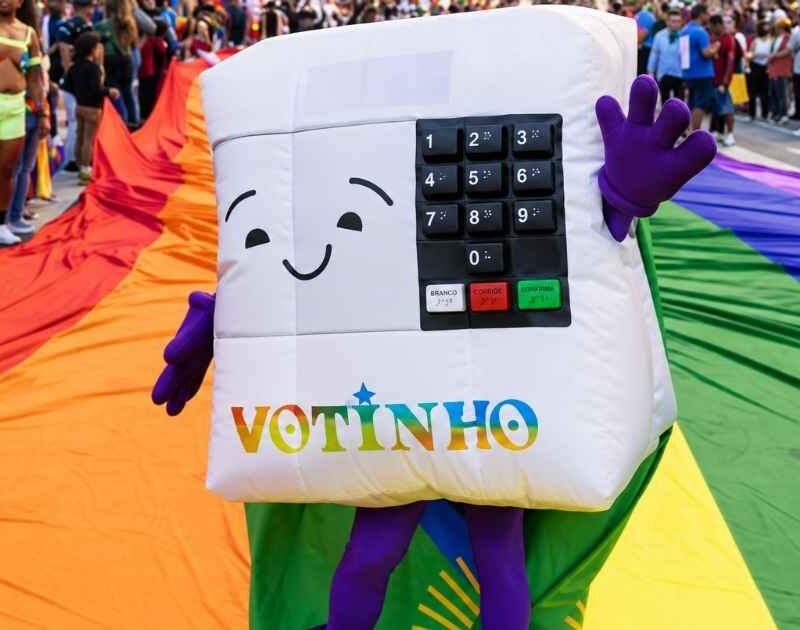 Fãs do BTS levam campanha pelo voto jovem à Paulista