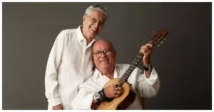 Cézar Mendes + Caetano Veloso lançam single em homenagem ao João Gilberto (Bob Wolfenson)