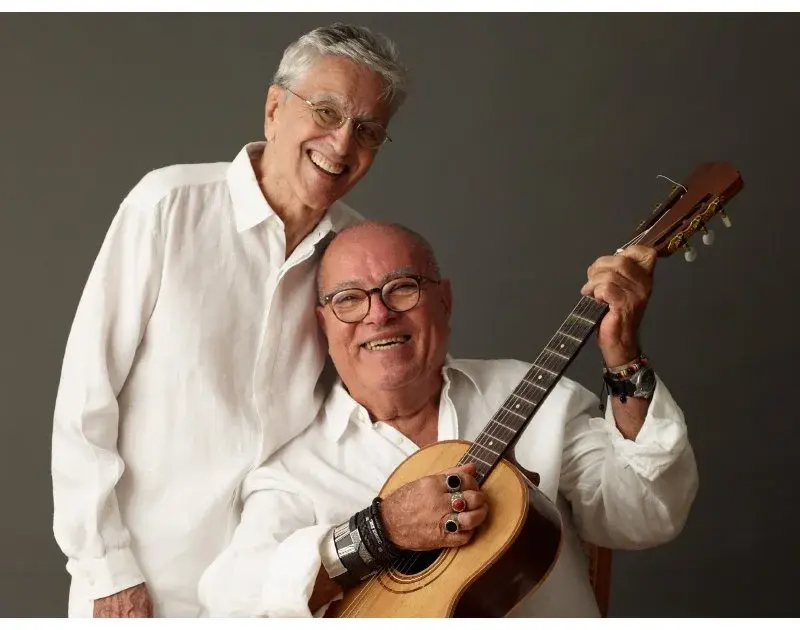 Cézar Mendes + Caetano Veloso lançam single em homenagem ao João Gilberto (Bob Wolfenson)