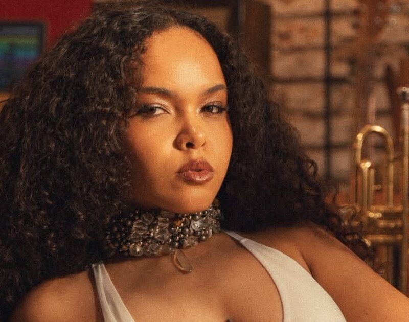 Joyce Alane transforma palavras dos fãs em música no EP ‘Me Dá Uma Luz’