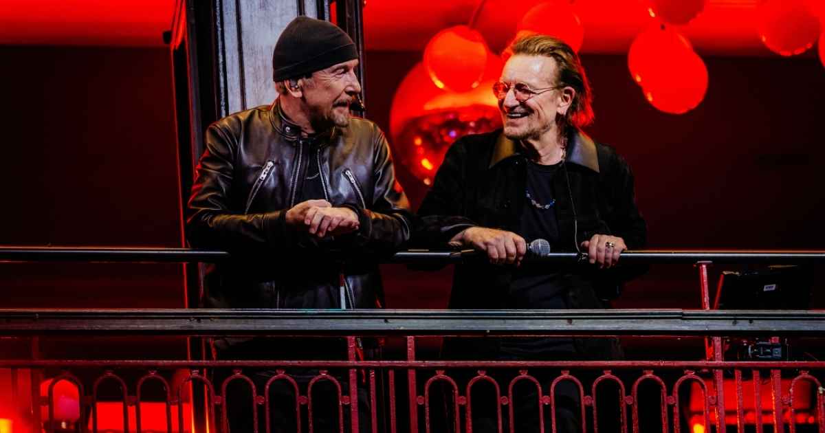 U2 no balcão do Bewley's (Rich Fury)