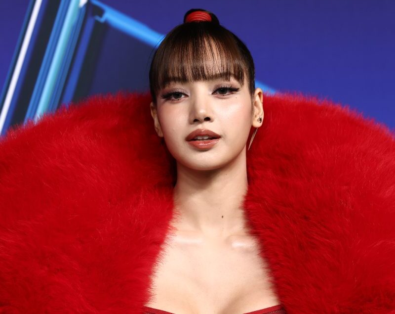 LISA rouba a cena durante Semana de Moda de Paris