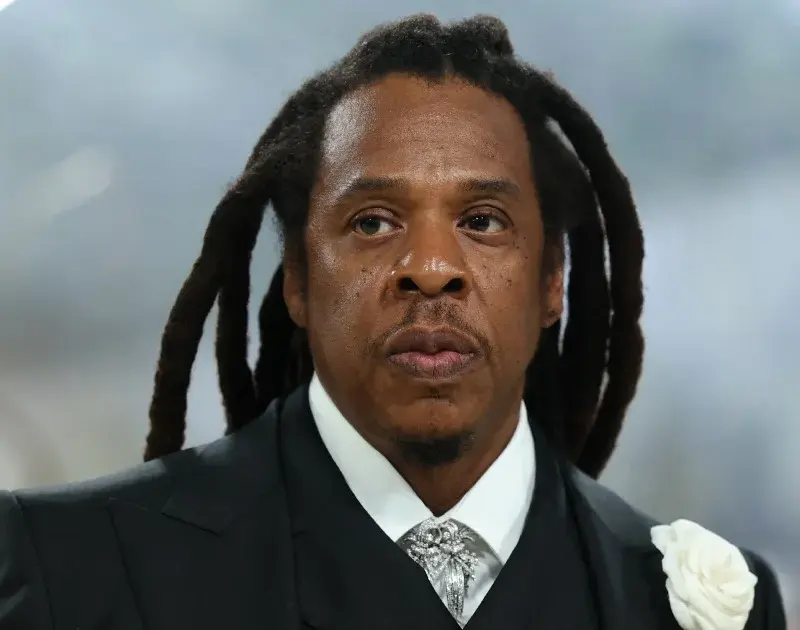 Jay-Z pede retomada de processo após acusadora retirar alegações de estupro