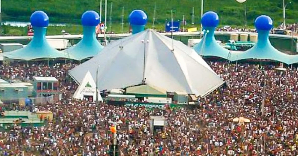 Tenda eletrônica no Rock in Rio em 2001 (divulgação)