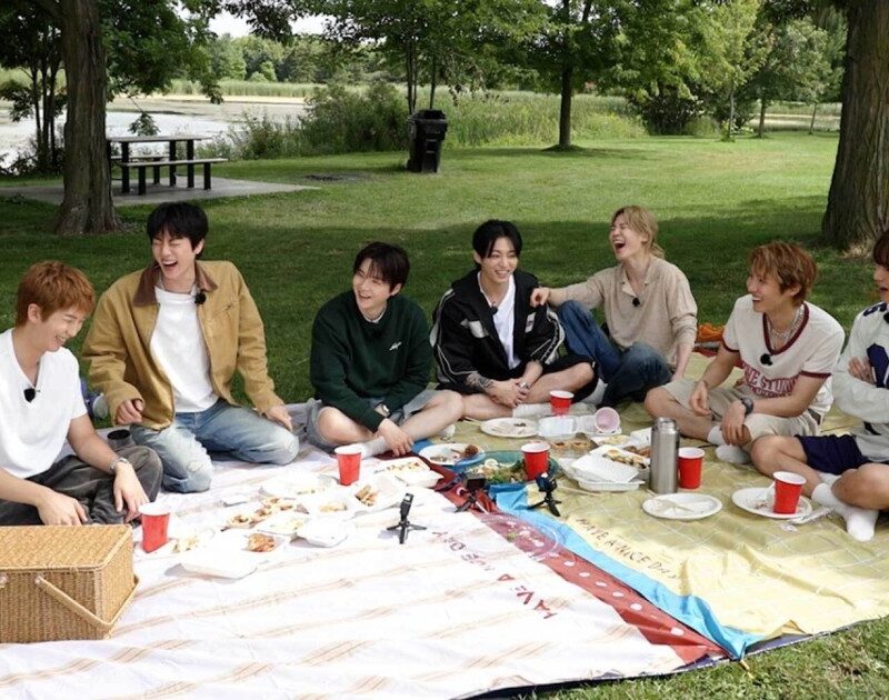 V leva tombo, J-Hope twerka e BTS come pizza de sushi no retorno do ‘Run BTS!’