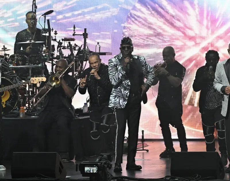 Sucesso de September, de Earth, Wind & Fire, retorna ao Hot 100 (Grosby Group)