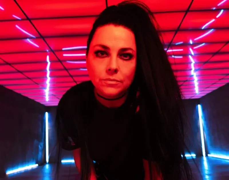 Amy Lee, vocalista do Evanescence (Reprodução Facebook @AmyLeeOfficial)