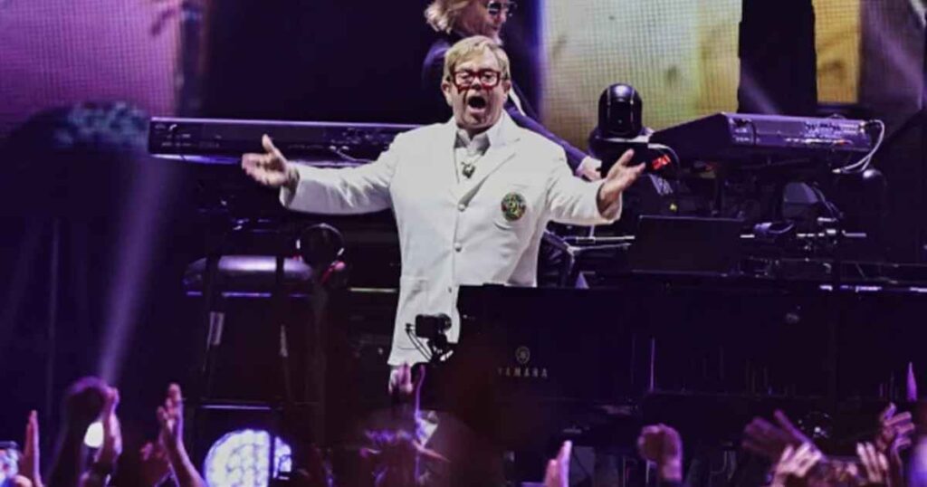 Elton John se apresenta no Estádio Banorte na Cidade do México (Billboard/Medios y Media / Getty Images)