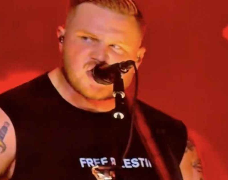 Zach Bryan usa camiseta ‘Palestina Livre’ em estádio de Robert Kraft