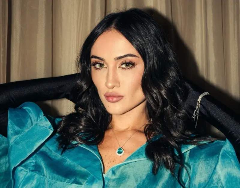 Gabi Melim leva o álbum ‘Escapismo’ aos palcos em nova turnê