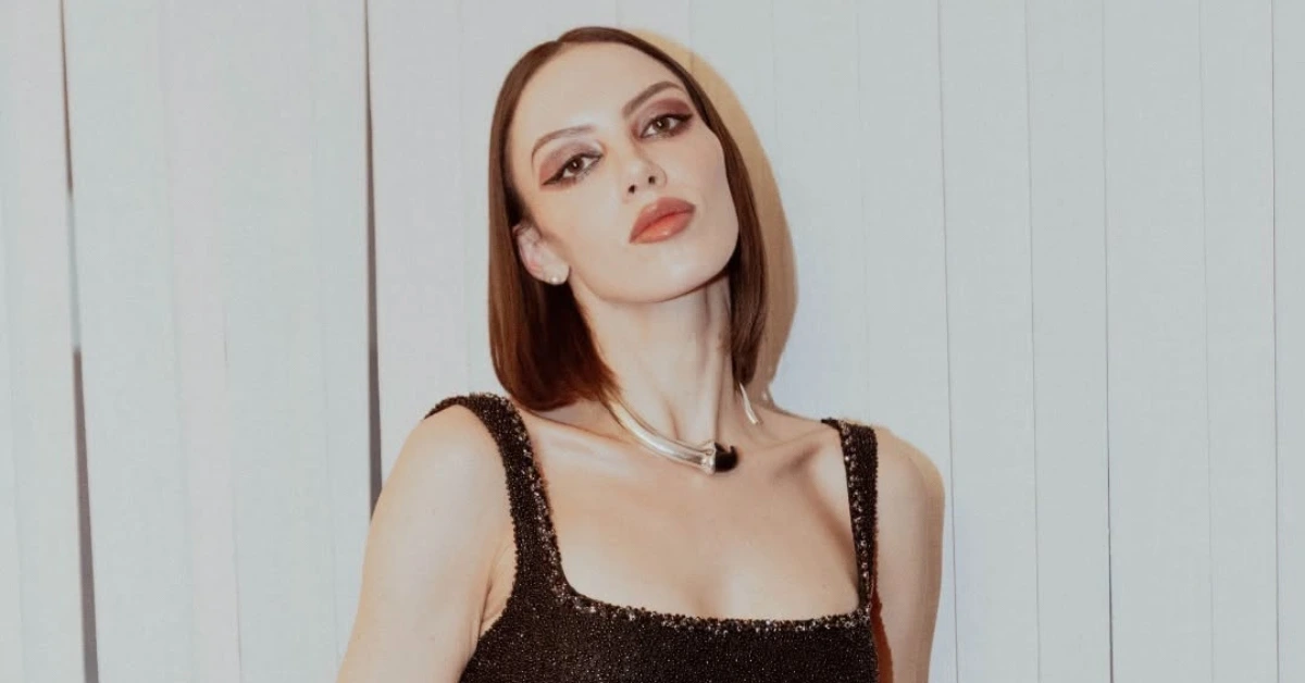 Sara Landry (Alex Parker)